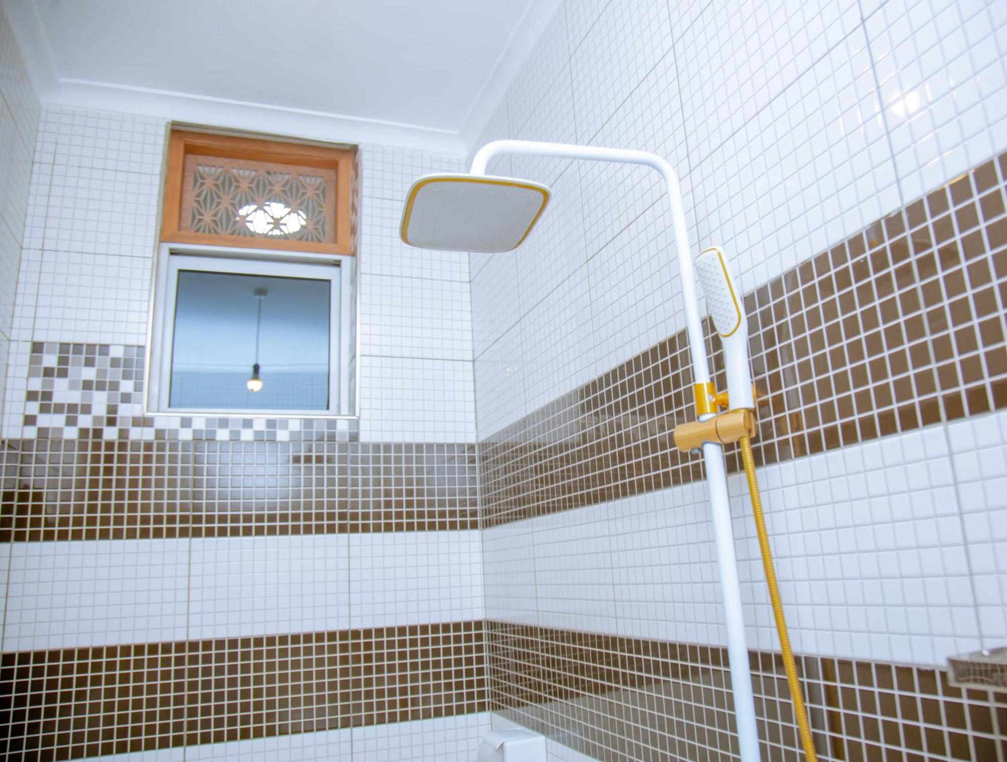 Hotel Rolax Дар ес Саалам Екстериор снимка