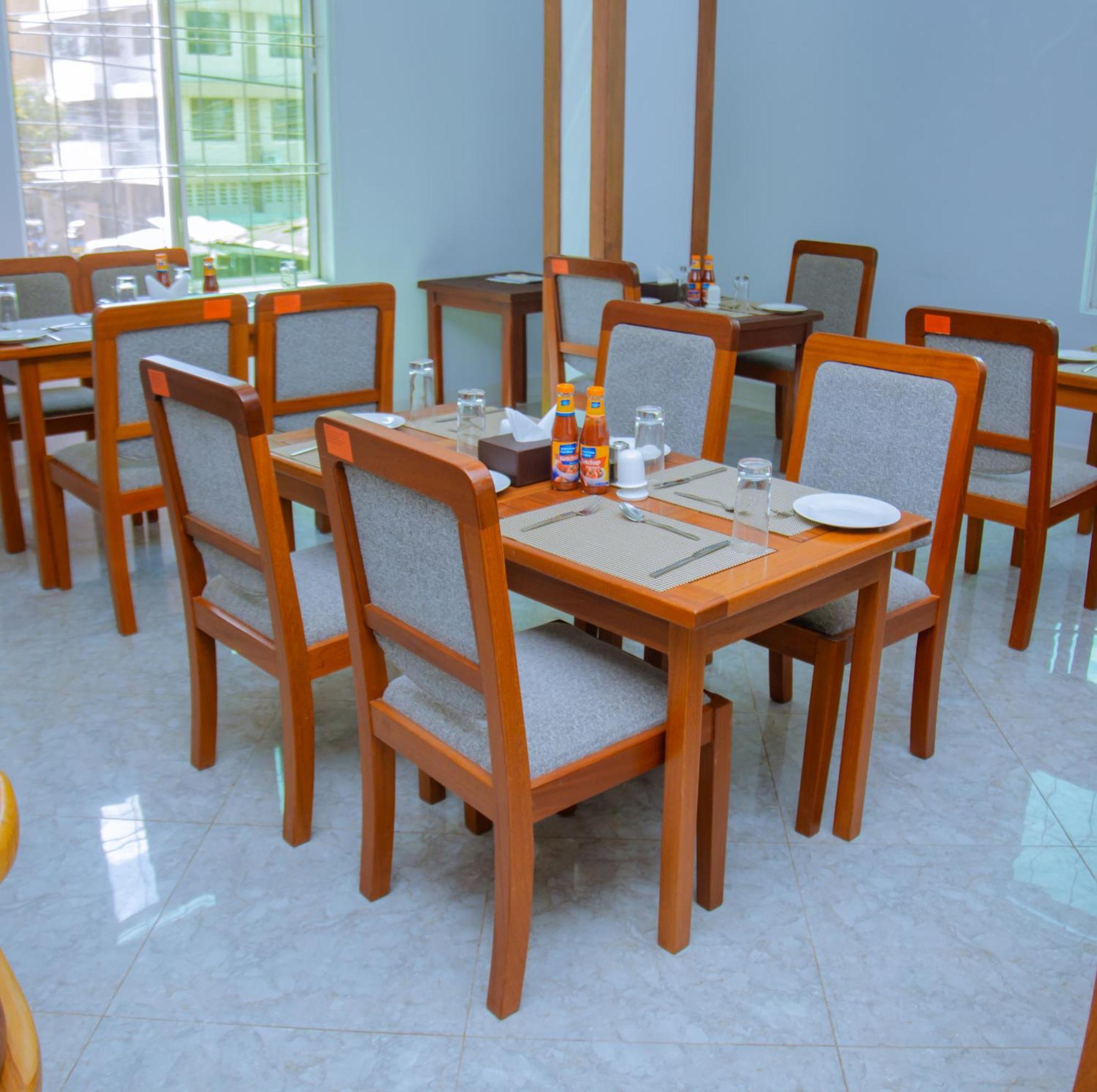 Hotel Rolax Дар ес Саалам Екстериор снимка