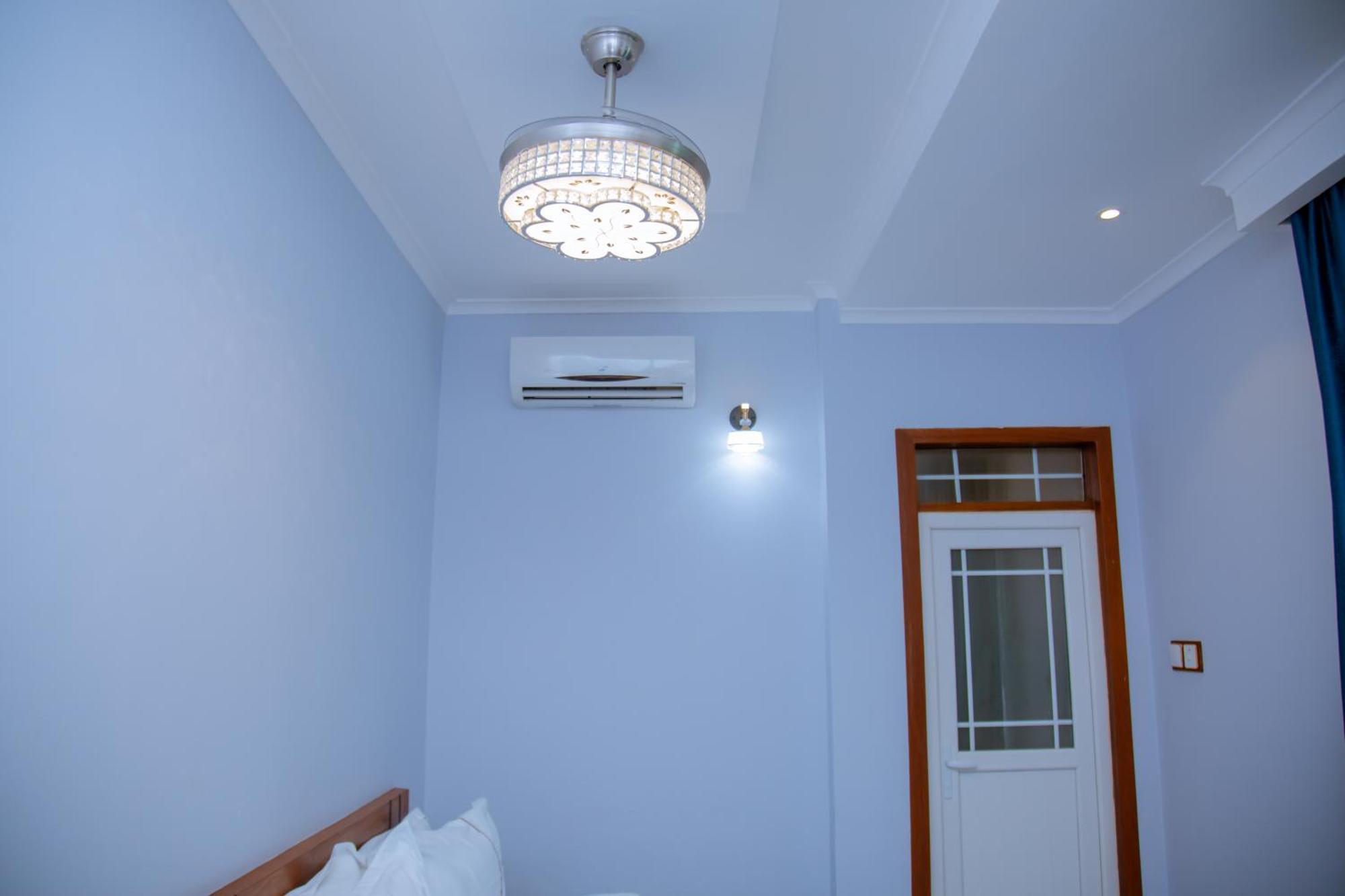 Hotel Rolax Дар ес Саалам Екстериор снимка