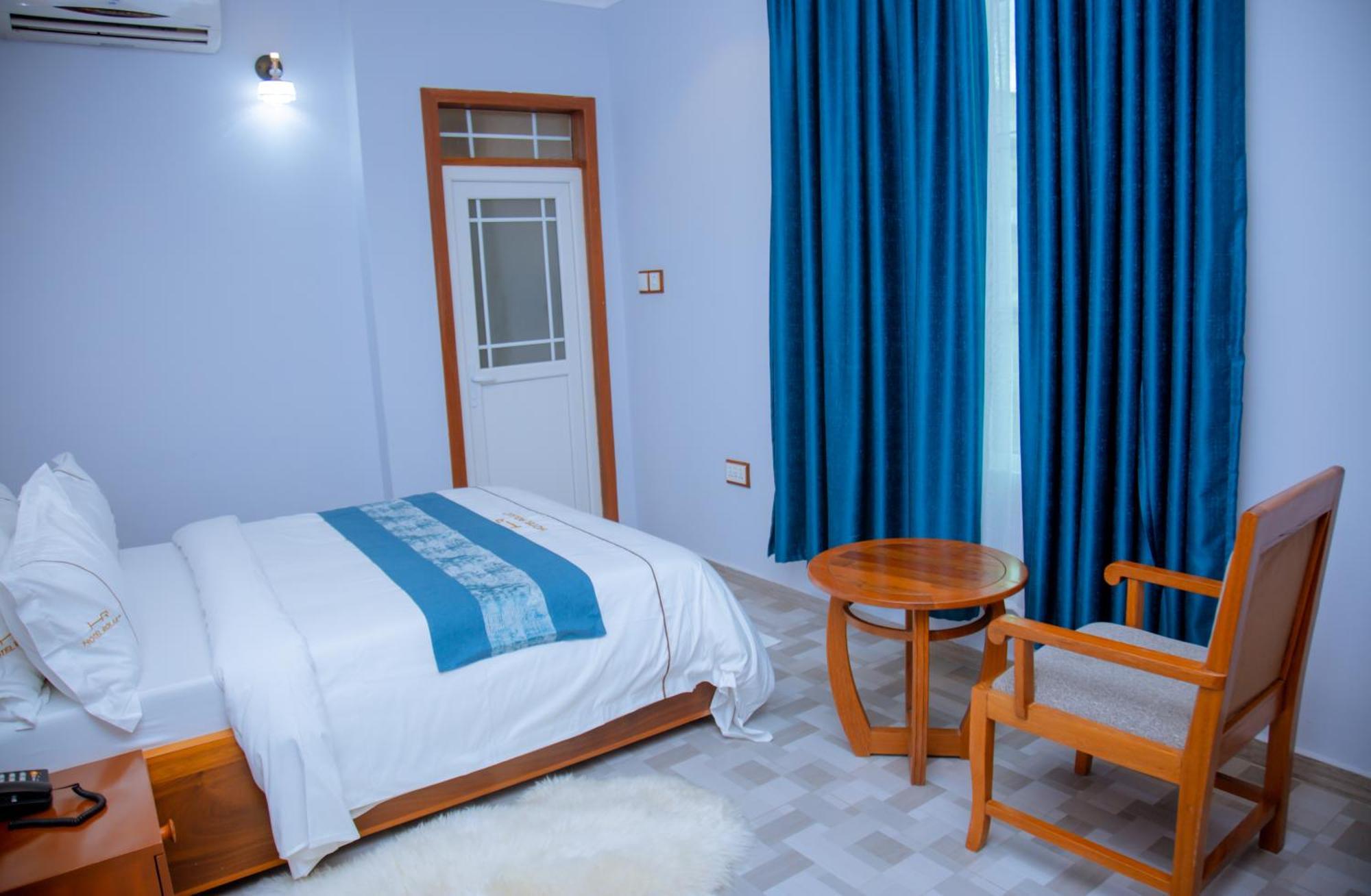 Hotel Rolax Дар ес Саалам Екстериор снимка