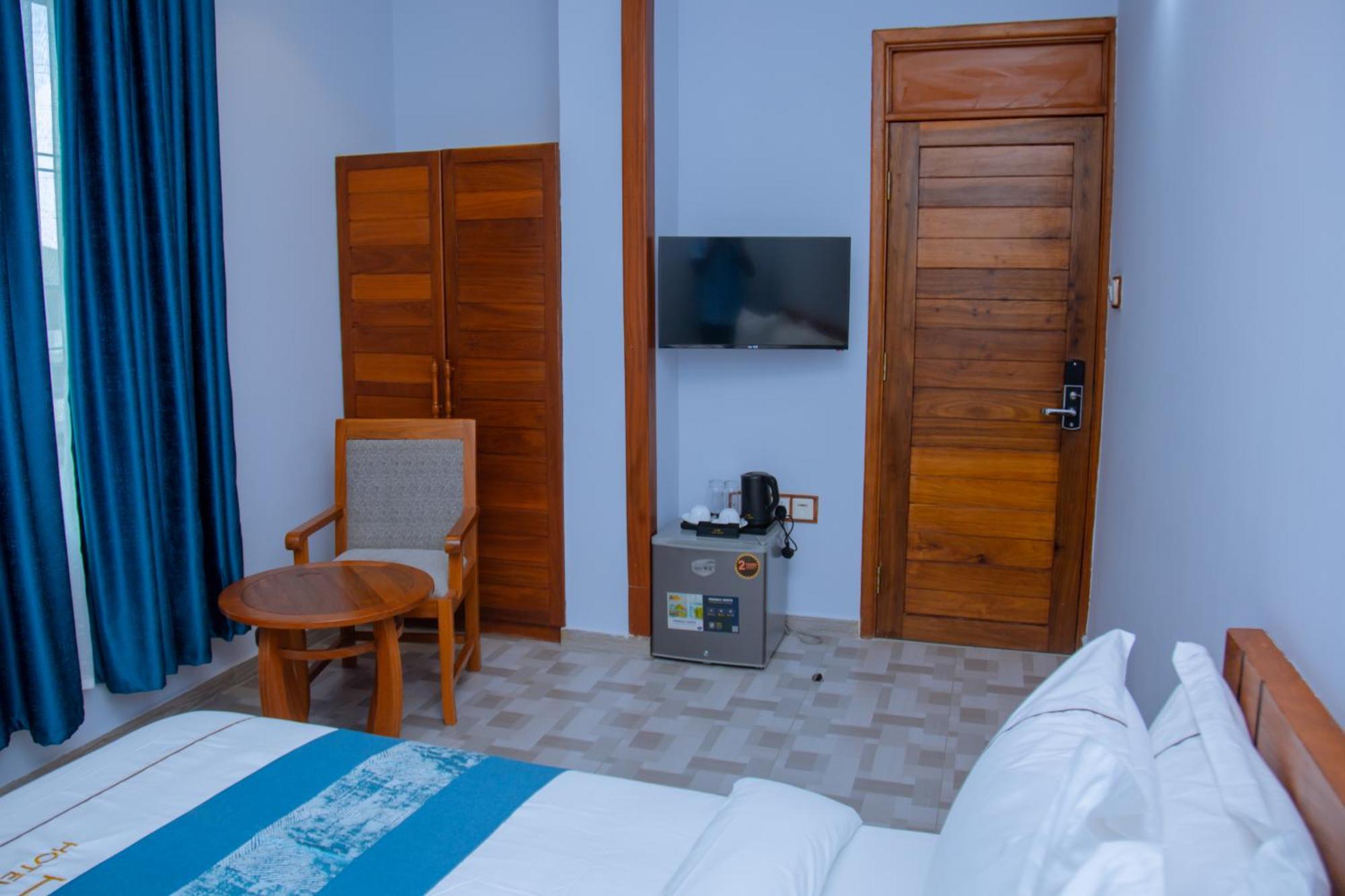 Hotel Rolax Дар ес Саалам Екстериор снимка
