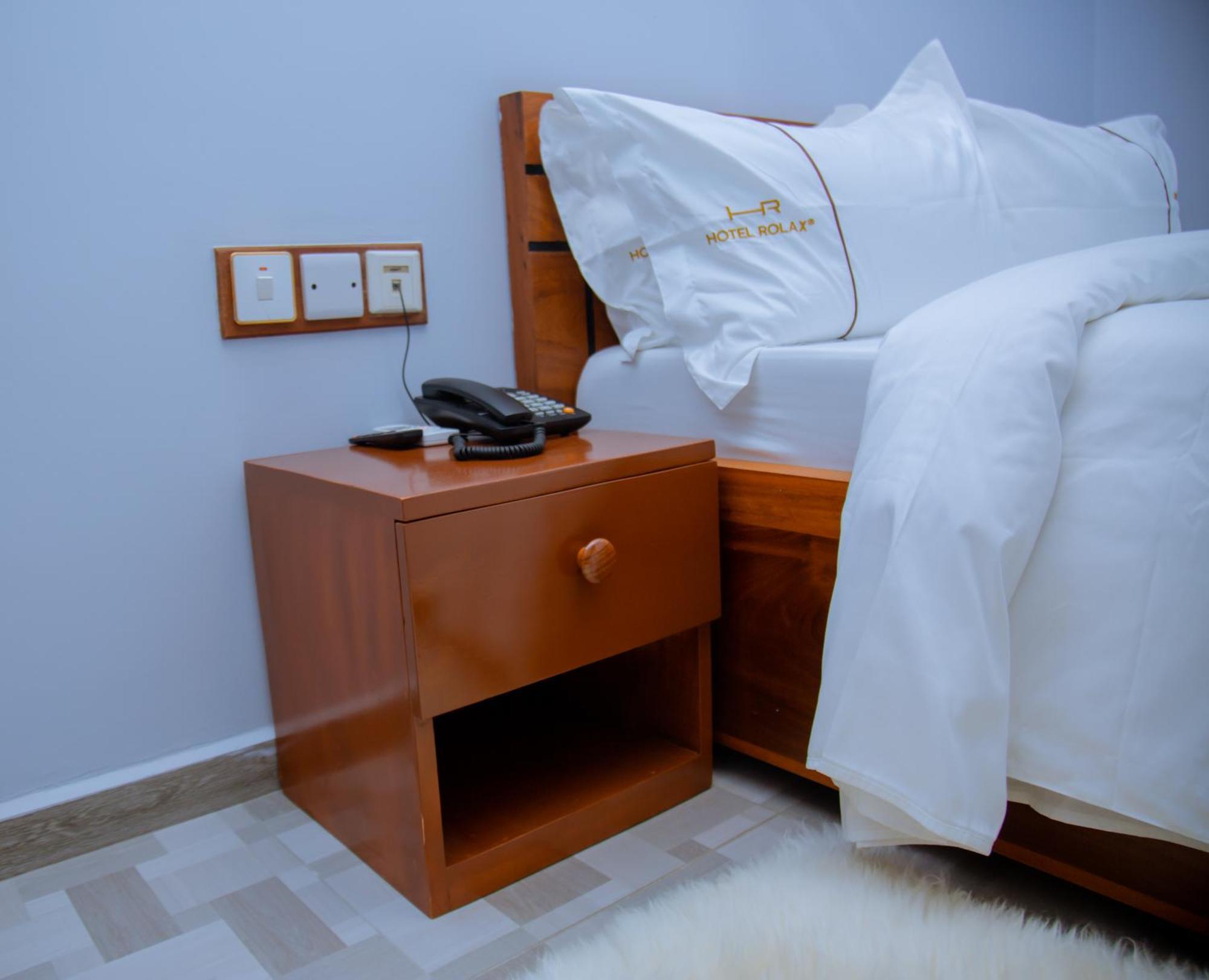 Hotel Rolax Дар ес Саалам Екстериор снимка