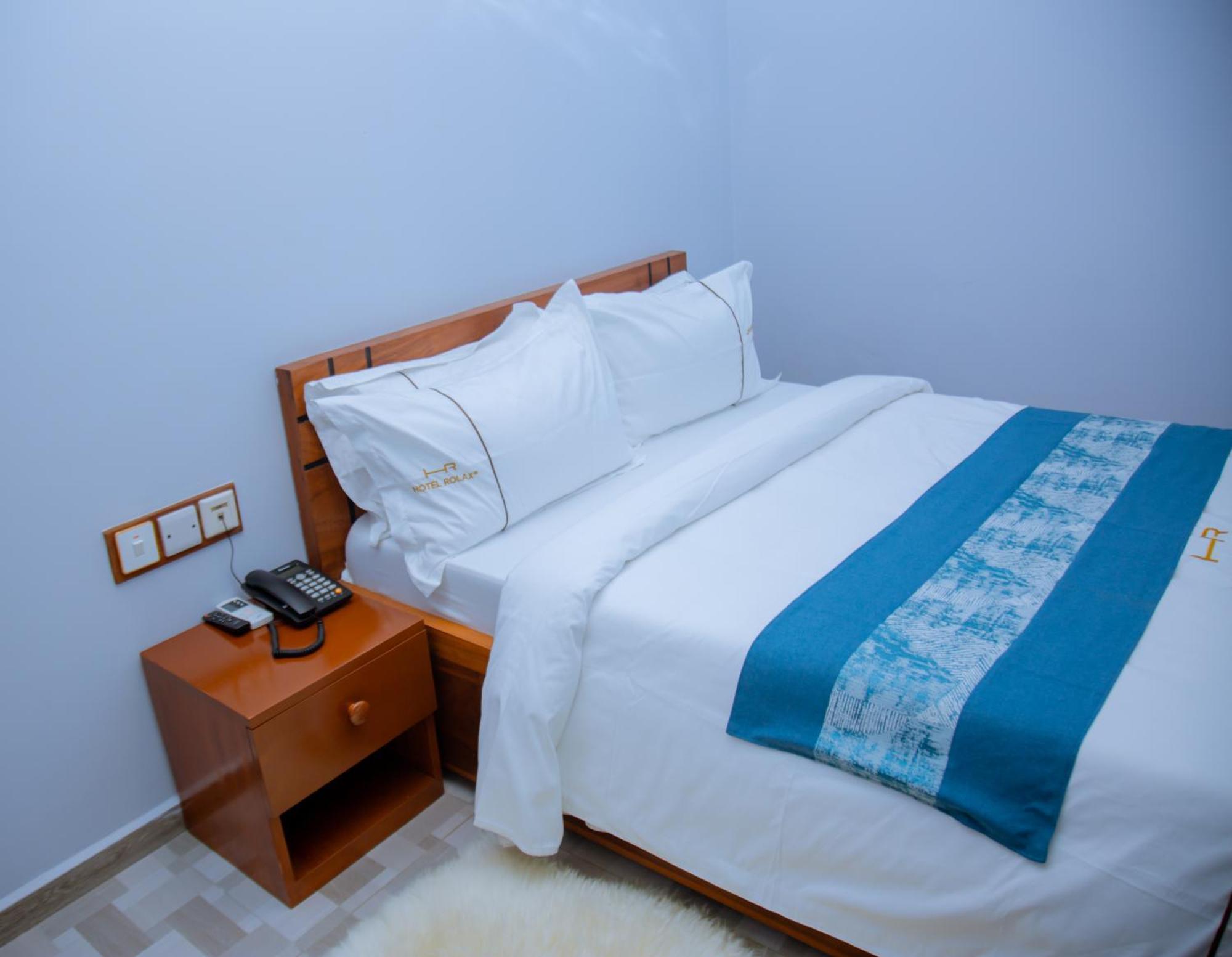 Hotel Rolax Дар ес Саалам Екстериор снимка