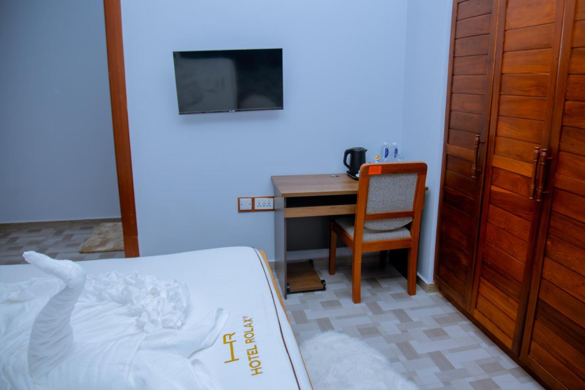 Hotel Rolax Дар ес Саалам Екстериор снимка