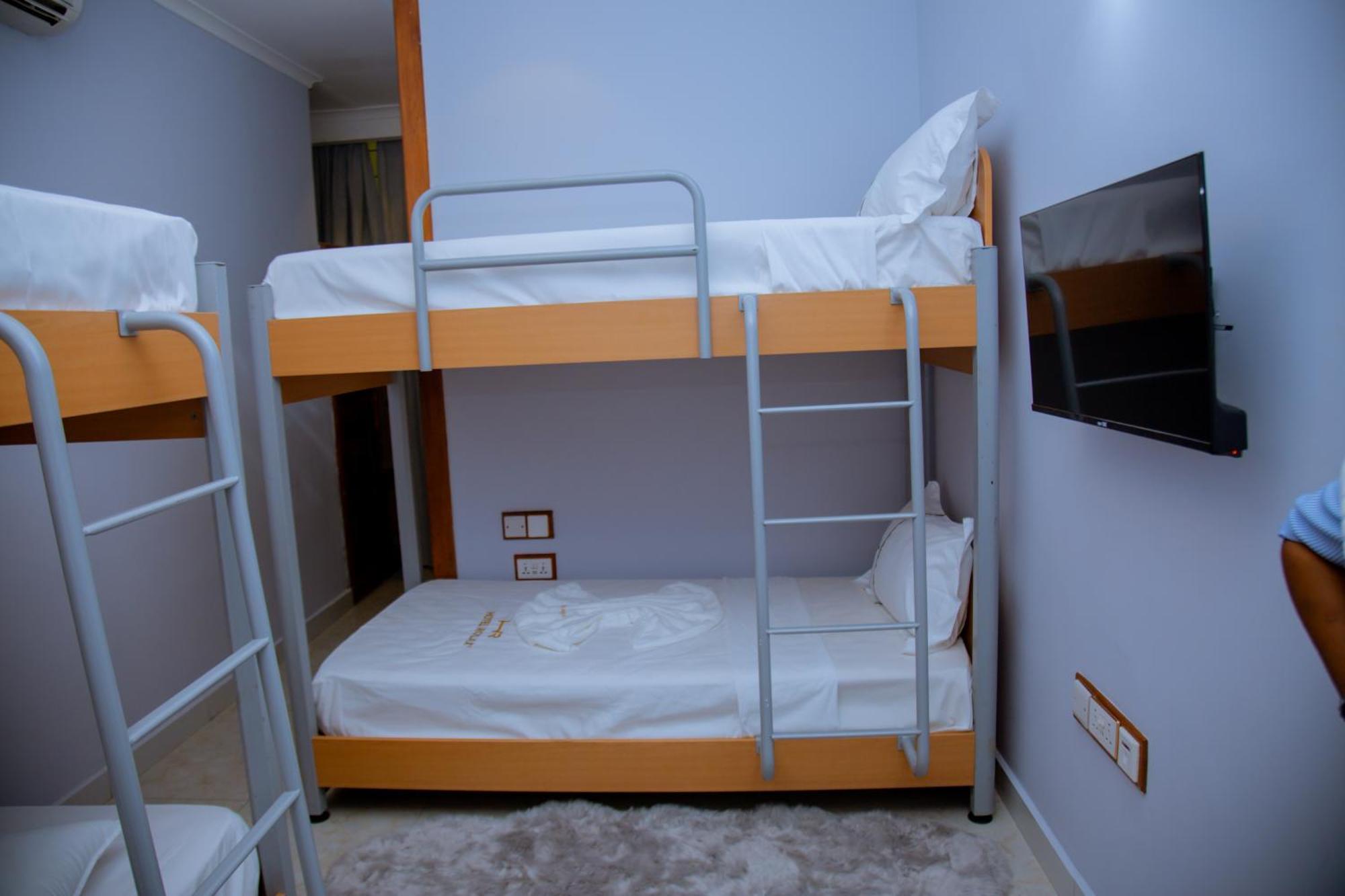 Hotel Rolax Дар ес Саалам Екстериор снимка