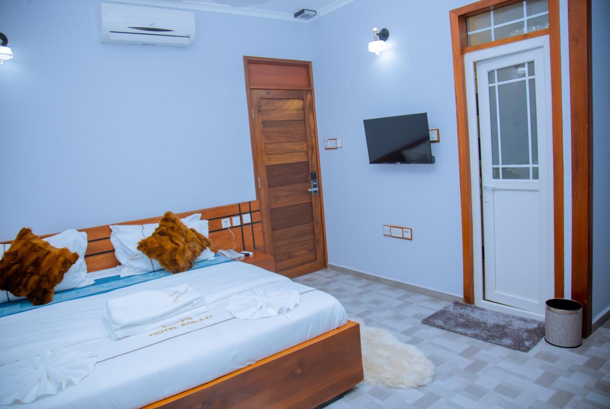 Hotel Rolax Дар ес Саалам Екстериор снимка