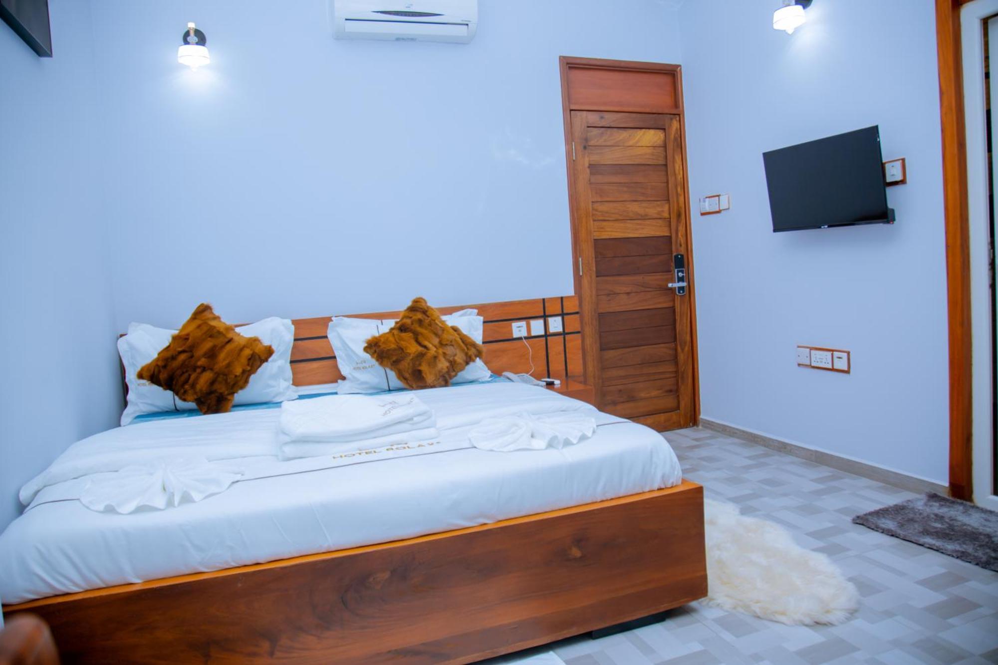 Hotel Rolax Дар ес Саалам Екстериор снимка