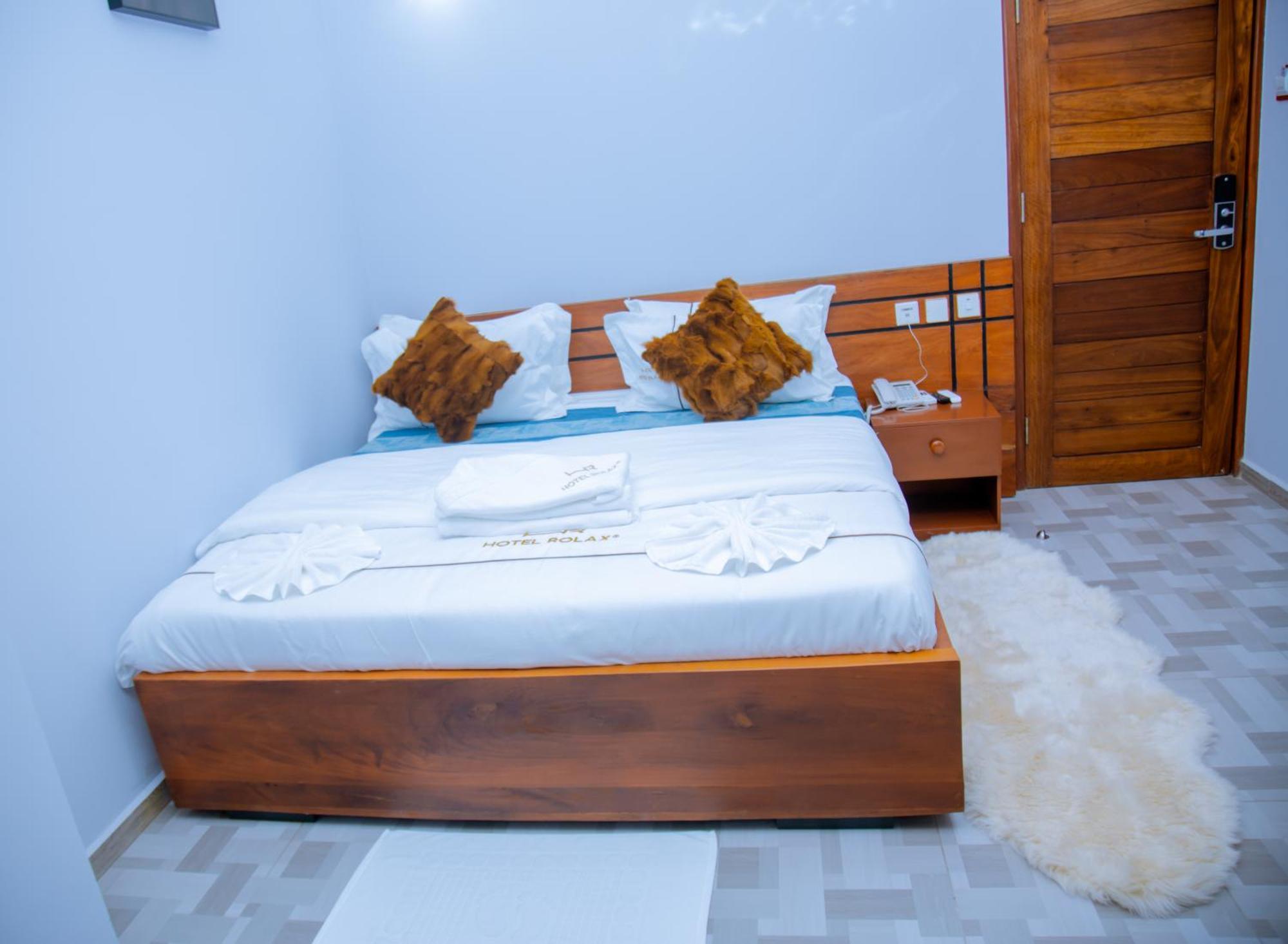 Hotel Rolax Дар ес Саалам Екстериор снимка