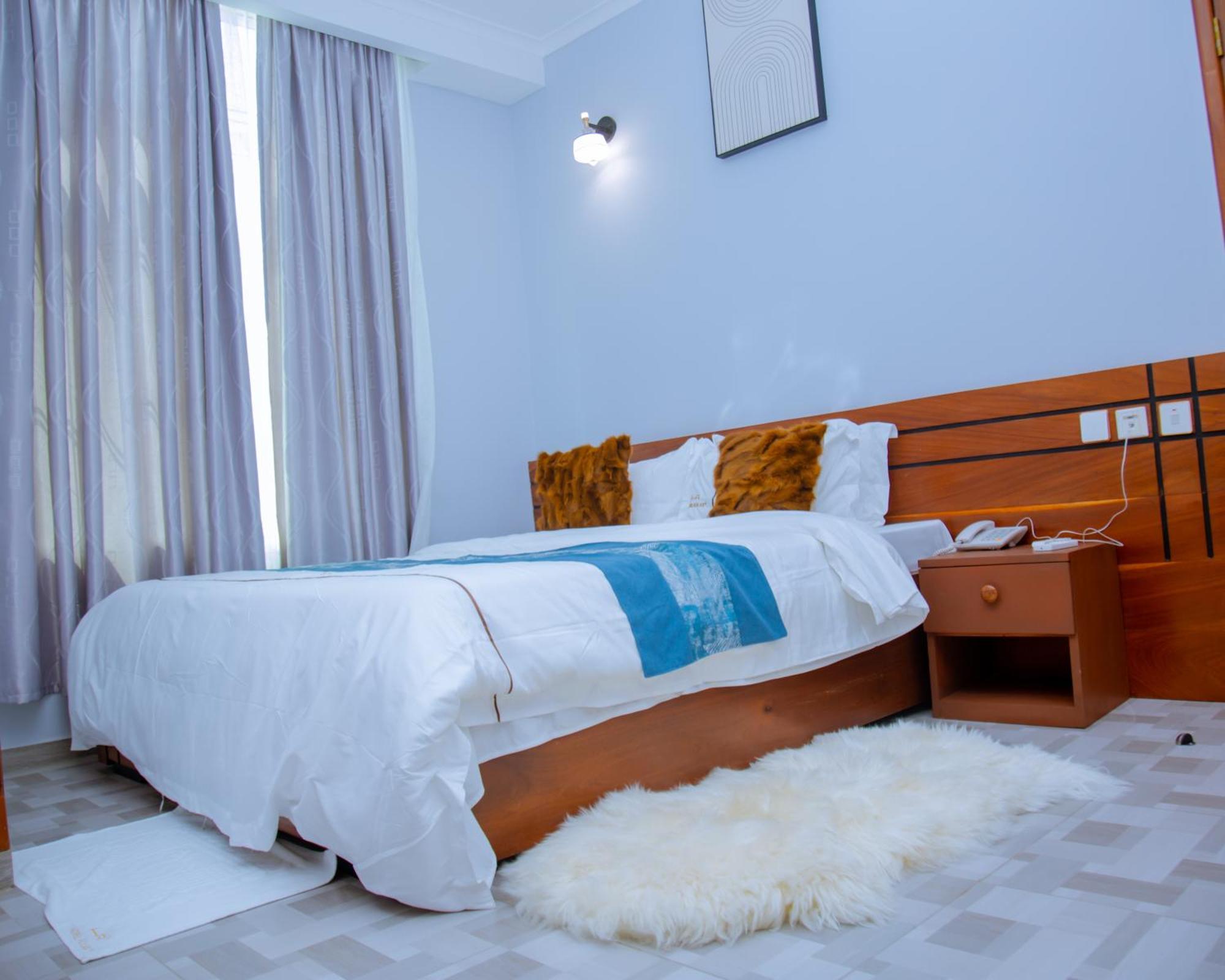 Hotel Rolax Дар ес Саалам Екстериор снимка
